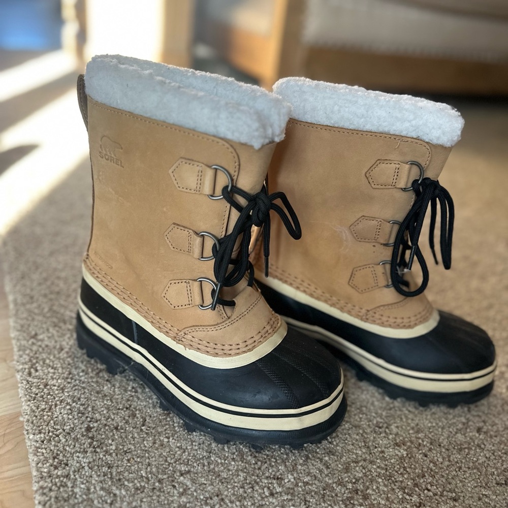 Sorel Cream and Black Winter Boots